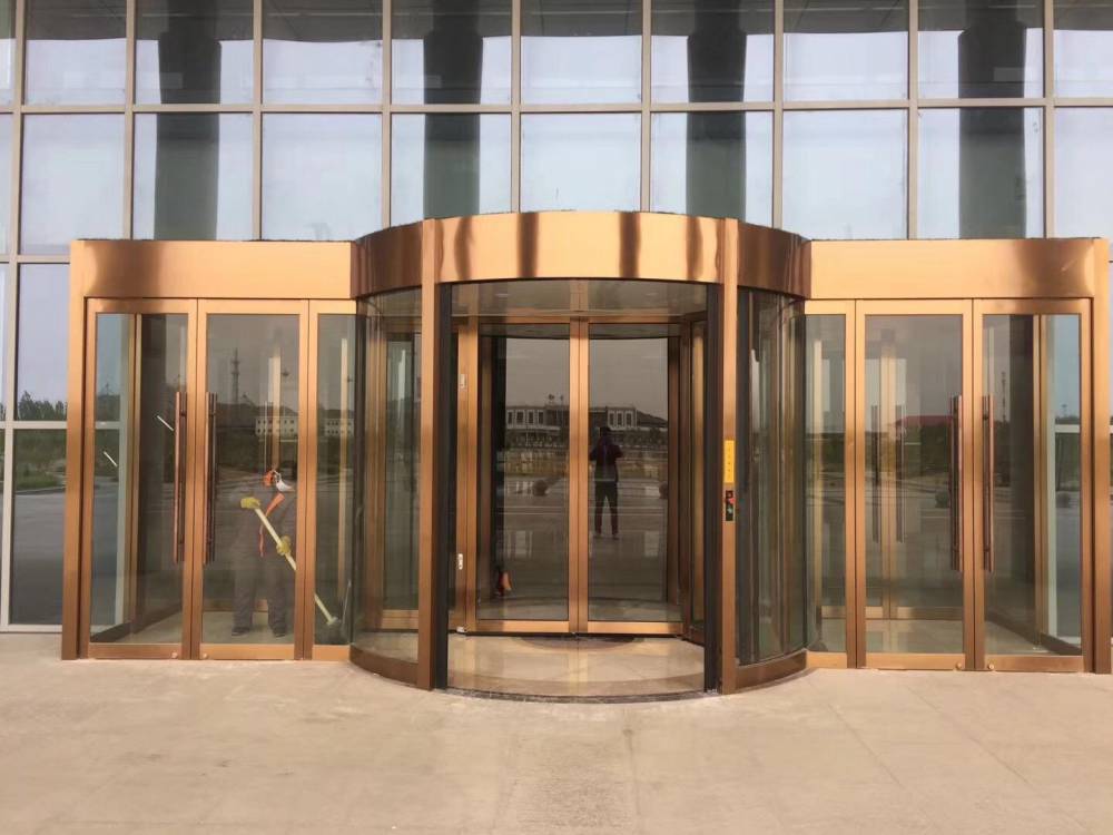 鴻業(yè)豪華兩翼旋轉(zhuǎn)門 專業(yè)生產(chǎn)與定制，打造高端出入口體驗(yàn)